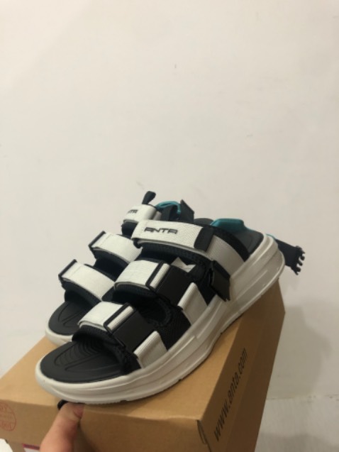 Đặt mua sandals thể thao chứ hè đi giầy suốt bí quá mà không ngờ lên chân đẹp vậy đó. Dòng thể thao nên cảm thấy đế êm và đi lại ổn áp lắm. Giao hàng nhanh tư vấn nhiệt tình tất nhiên là ủng hộ phải có tâm rồi : Đặt mua sandals thể thao chứ hè đi giầy suốt bí quá mà không ngờ lên chân đẹp vậy đó. Dòng thể thao nên cảm thấy đế êm và đi lại ổn áp lắm. Giao hàng nhanh tư vấn nhiệt tình tất nhiên là ủng hộ phải có tâm rồi :