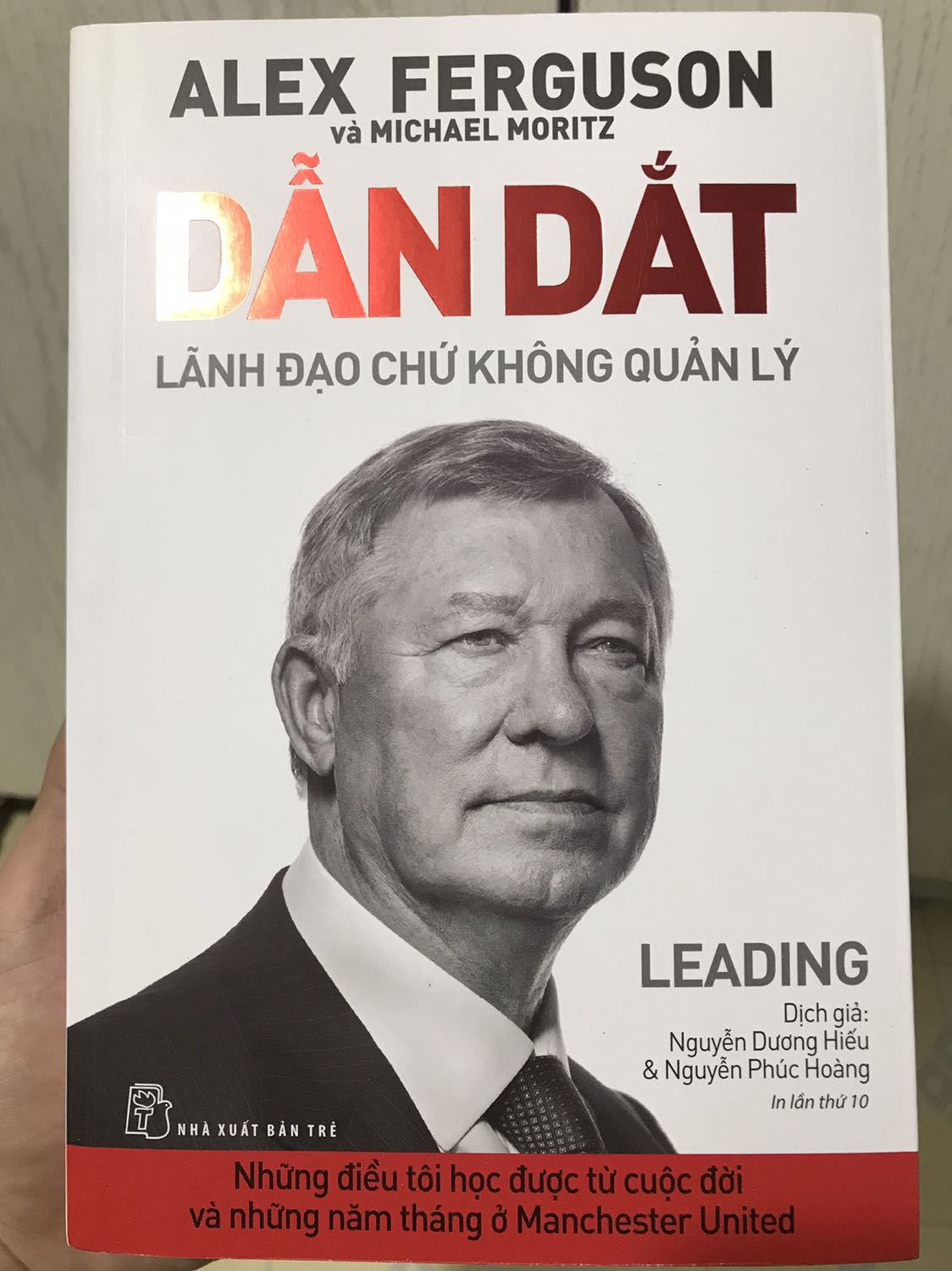 Những câu chuyện của Sir Alex sẽ giúp nhìn nhận nhiều góc nhìn về cuộc sống và lãnh đạo thông qua câu chuyện của ông khi xây dựng nên đội MU vĩ đại dưới thời ông. Một quyển sách đáng đọc.