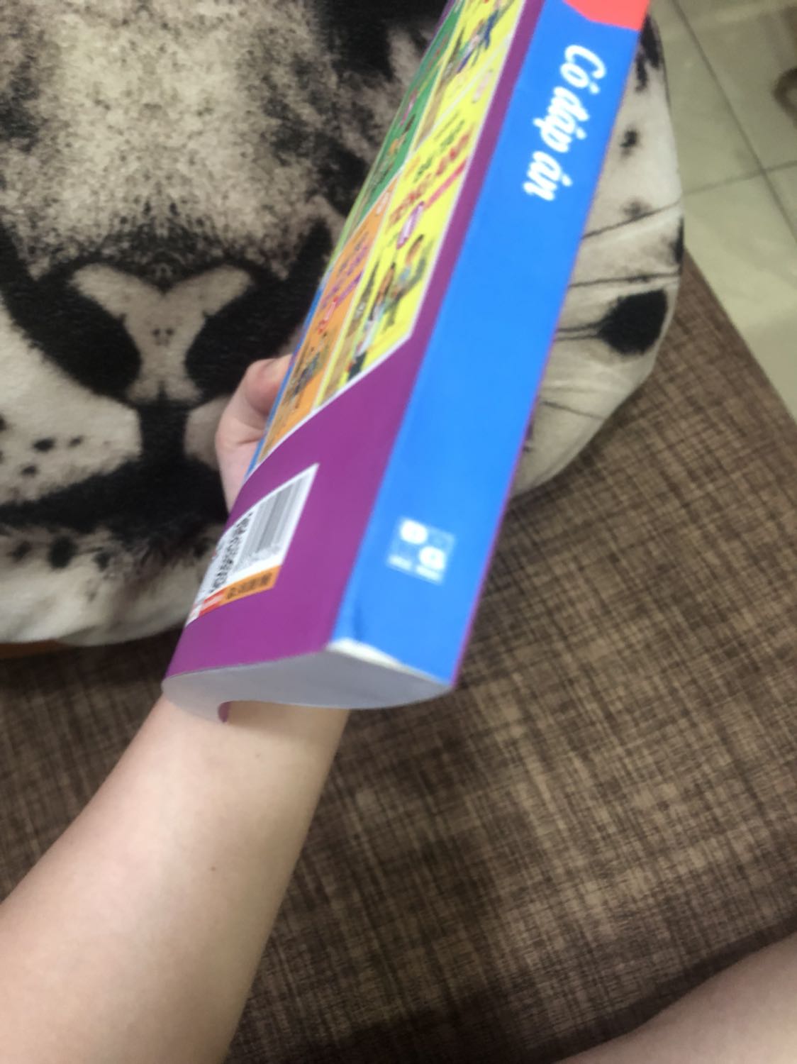 Giao hàng nhanh. Giá tốt. Sách hơi bẩn tí. Nội dung dễ hiểu. Màu sắc bắt mắt, dễ đọc.