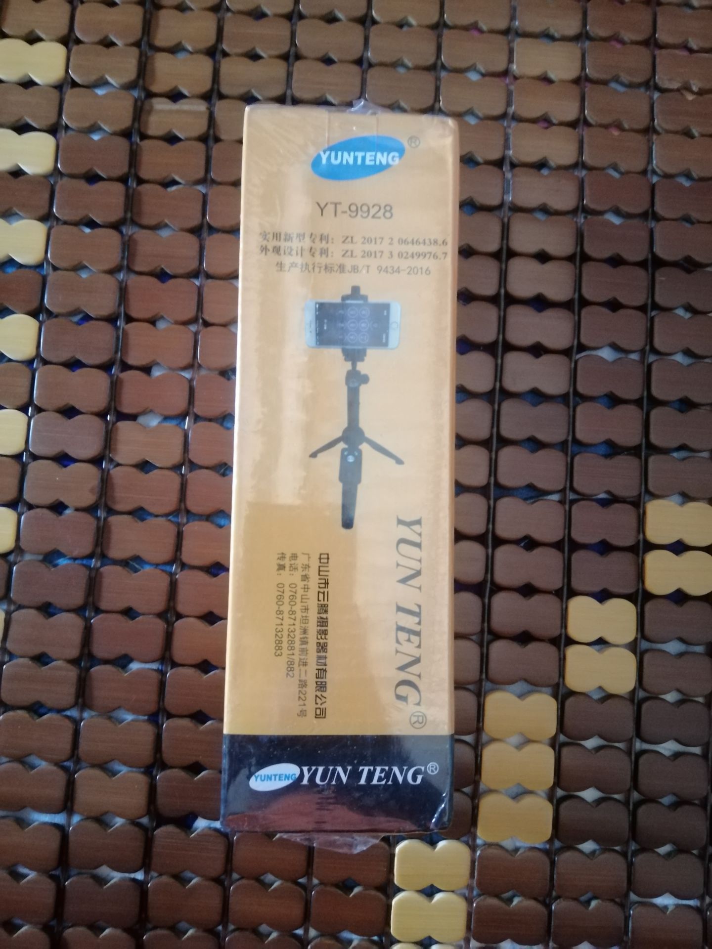 Đóng gói kỹ. Kẹp đt rất chắc chắn, đứng khá vững nhưng chân trụ hơi nhỏ nên cảm thấy lo lo. Thanh nhỏ trên cùng hơi lỏng nên hay dễ bị tụt xuống. Điều khiển chụp hình ok.