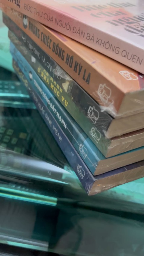 Sách ố vàng. Giá rẻ, giao hàng nhanh. Mua trải nghiệm lần đầu nhưng chất lượng tệ, sẽ ko quay lại nữa.