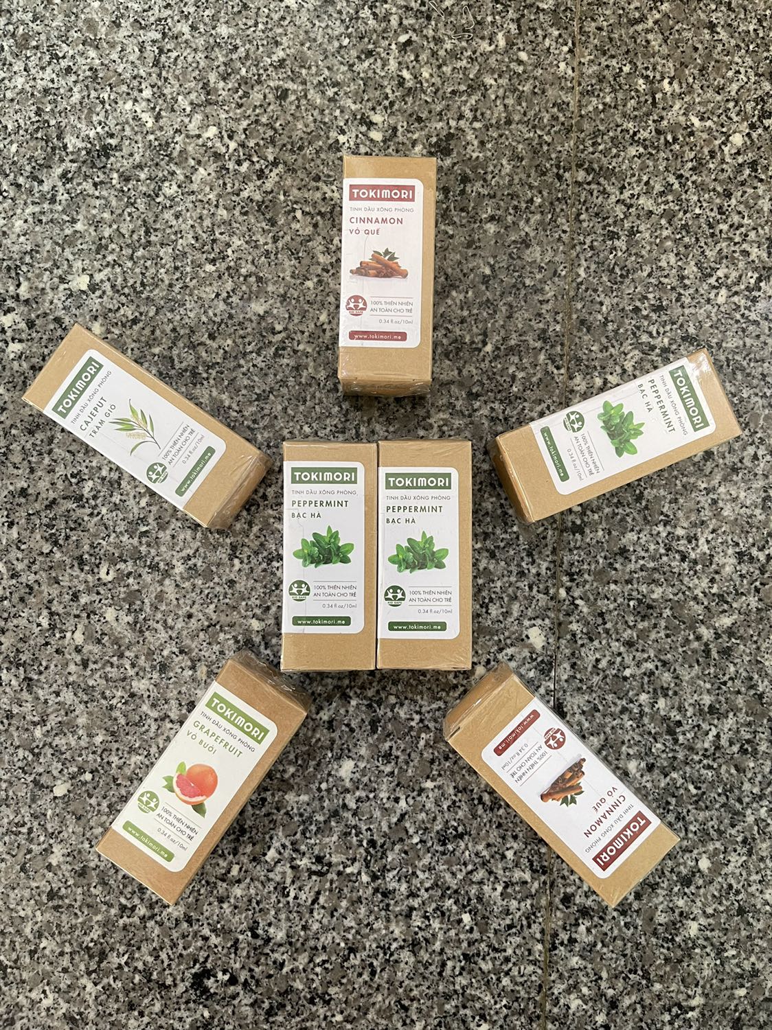 Sản phẩm nhận được đúng như thông tin trên website, đúng với loại mùi và số lượng mà đơn hàng đã đặt. Đã mua một lần trước đây, sử dụng hài lòng nên đặt thêm, mùi thơm dễ chịu và lâu phai. Giao hàng nhanh, rất hài lòng.