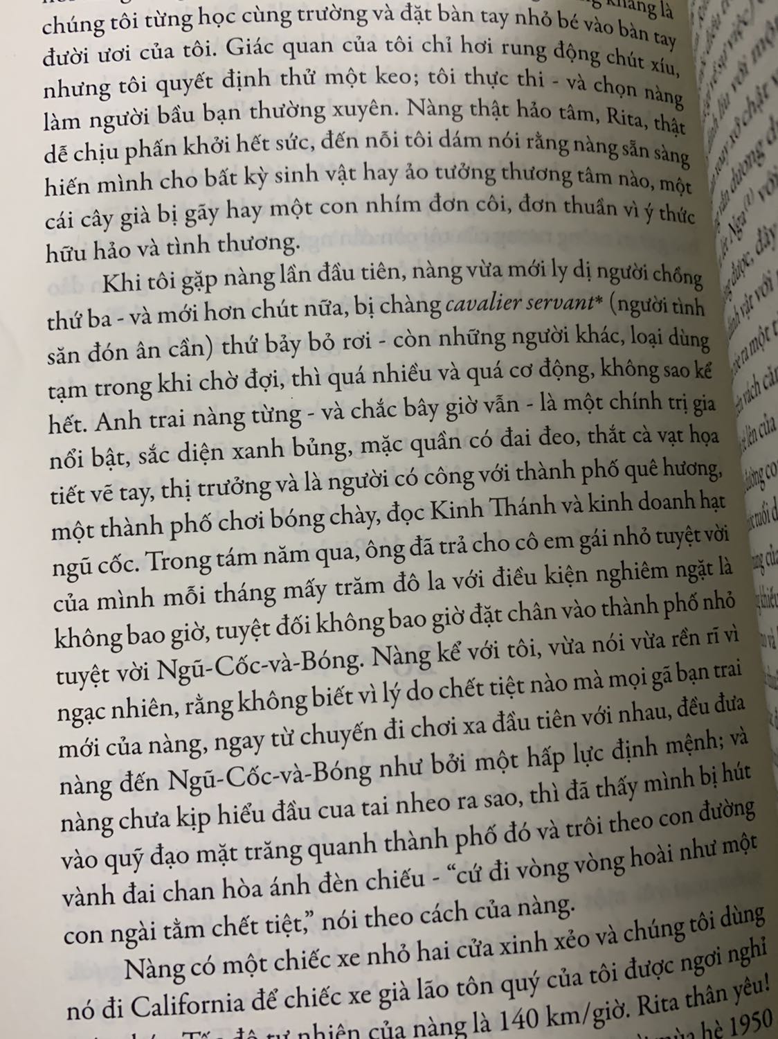 sách đẹp, nhưng bị cấn ở bìa sách mình mong muốn từ lần sau các nhà bán hàng bên tiki và tiki trading hãy dùng bọc chống sốc để bảo quản sách nguyên vẹn khi vận chuyển vì chẳng ai muốn cuốn sách của mình giao đến tay mà bị bụi bẩn hay quăn cả