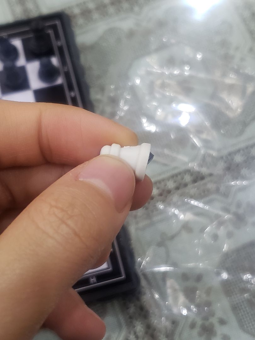 đặt sau 2 tuần mới có hàng! đến khi nhận thì thấy cực kỳ hối hận, mặc dù đung là tiền nào của nấy (chất lượng quân cờ tương ứng giá tiền nhé các bạn) nhưng mà số lượng quân còn bị thiếu (thiếu 1 tượng và 1 Mã đen) thì thật sự bó tay! không biết shop có định gửi cho mình 2 quân cờ bị thiếu ko chứ như này thì đúng là vất thùng rác rùi chứ làm được j!