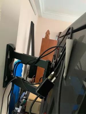 rất chắc chắn, shop giao hàng nhanh ghê, một mình thì gắn lên hơi lâu tí có 2 thì nhanh, còn có đồ kẹp đây điện lại nữa rất gọn gàng, xoay dc đa hướng rất tiện