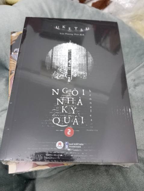 Giao hàng nhanh. Truyện của tác giả này khá hợp gu mình. Ông tác giả này thích kiểu mỹ thiết kế hay sao ấy mà toàn liên quan đến tranh với bản vẽ