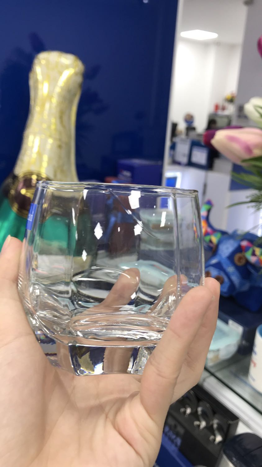 Bạn ơi cốc này bị lỗi,xem lại giúp mình