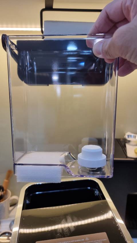 Máy sử dụng dễ dàng. Pha cafe tốt, thơm