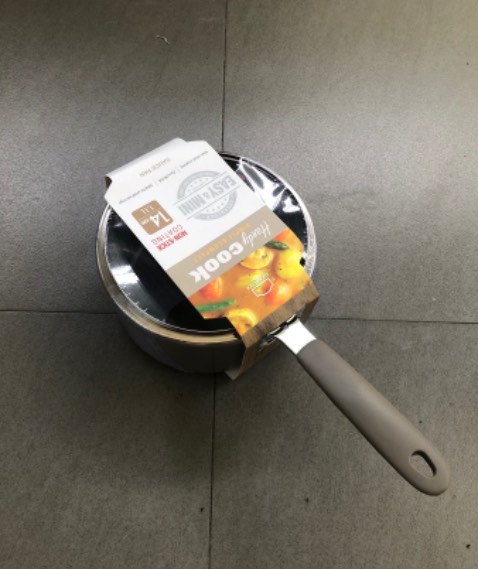 Chảo be bé, xinh xinh . Đặt lên bếp nấu mới biết chảo không dành cho bếp từ. Mình mua 3 món luôn, giờ đành để ngắm .
Tiki & Locknlock giao hàng nhanh hơn dự kiến.