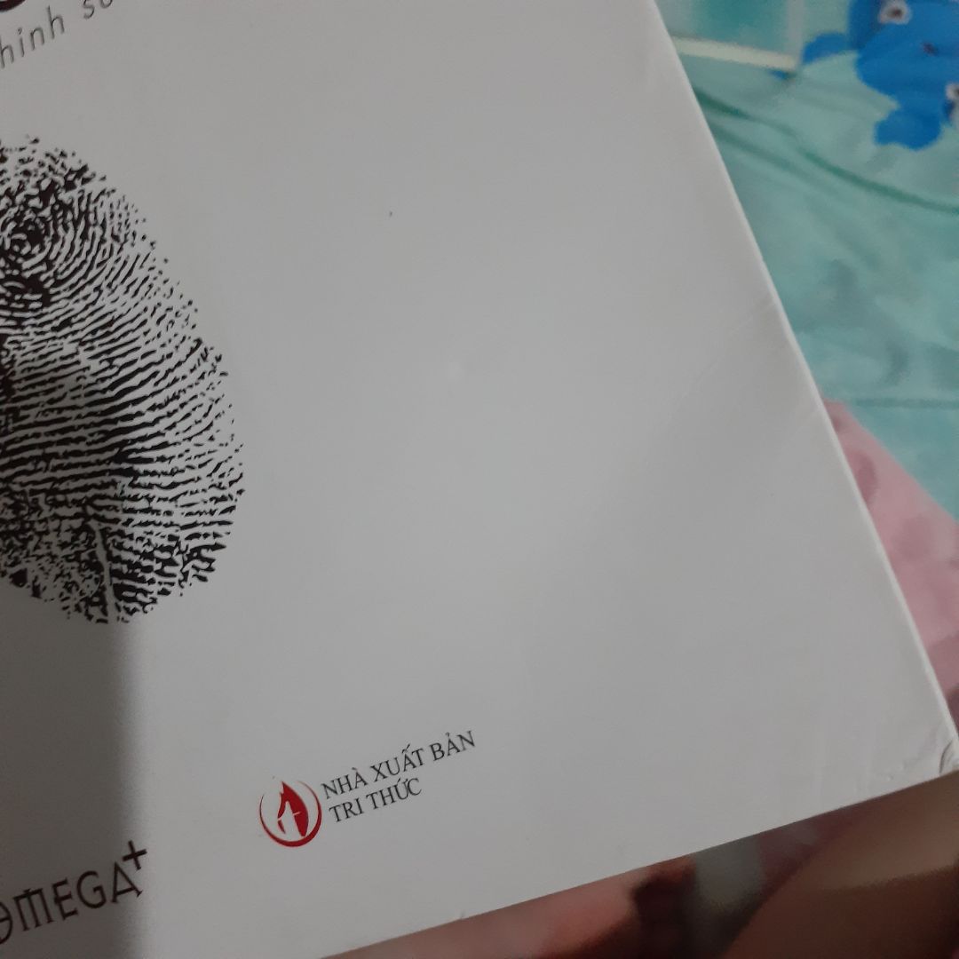 sách hay và nó là cuốn sách yêu thích của mình nhưng khi mình khui lấy sách thì mình thất vọng kinh khủng :) sách dơ, dính và gáy hư hư bìa sách nhăn gãy nữa :)