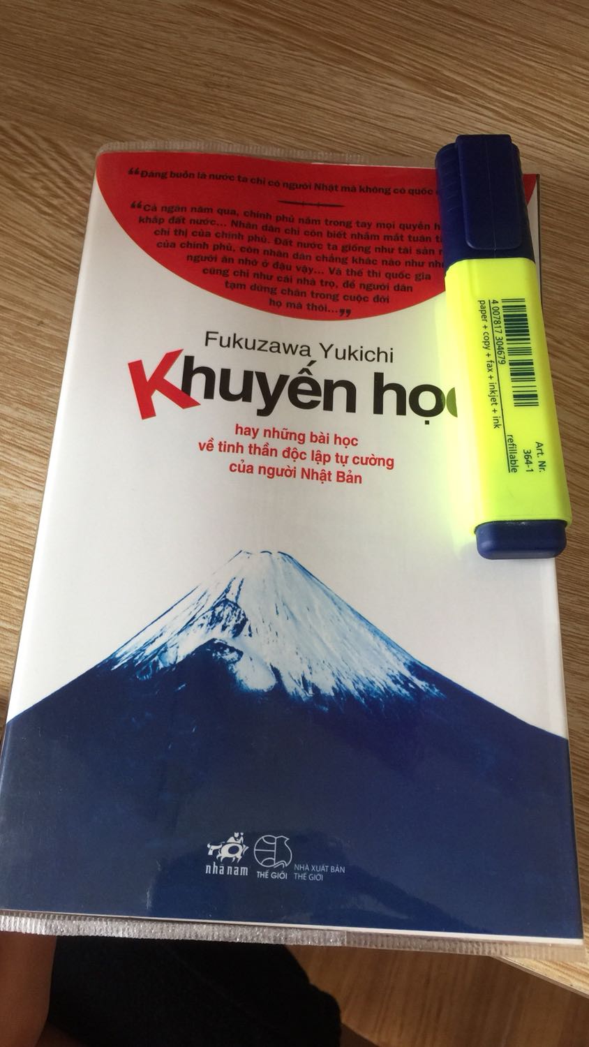 Khi đọc cuốn sách này, mình cảm thấy đây thực sự là một cuốn cẩm nang dành cho mọi người dân chúng ta.
Câu từ cực kỳ dễ hiểu và mạch lạc, đọc đến đâu thấm đến đó.
 Với tất cả những vấn đề Nhật Bản đã gặp phải, thì nước ta hiện tại cũng vậy, những vấn nạn xảy ra hàng ngày. Đọc để thấu hiểu và không đổ lỗi cho *** và xem xét lại bản thân “quốc dân” chúng ta đã cố gắng hay chưa để có được một xã hội tốt đẹp.
