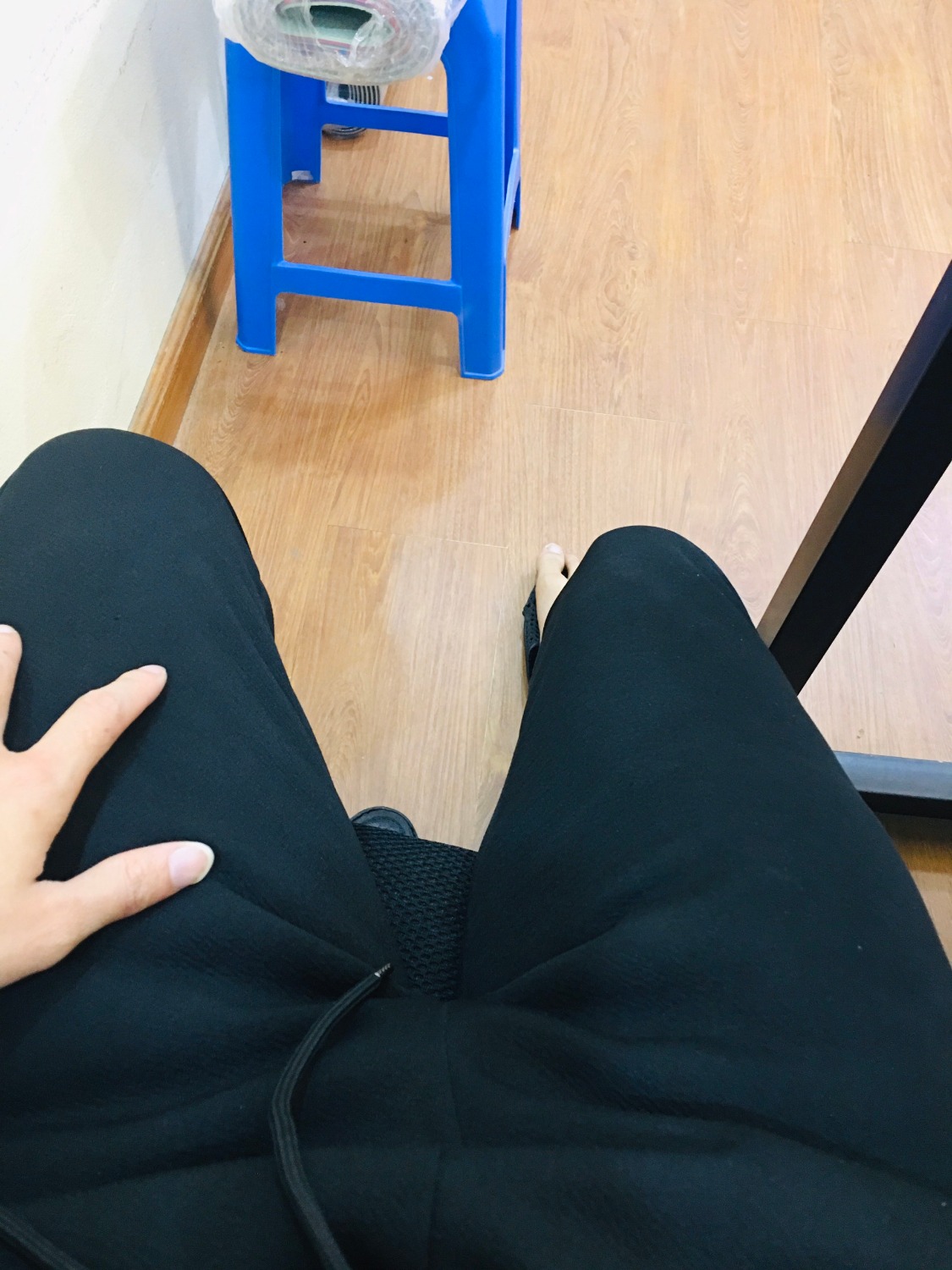 Mới mua được 3 ngày, vội quá mà không có thời gian để phản hồi. nhưng hàng quá tốt, nên phải feedback luôn hihi
-chất vải đánh giá là khá đẹp, ko bị nhão, dáng jogger nên trông thể thao khá khỏe khoắn
-mình mặc thấy cảm giác cao hơn khá nhiều
-các bạn nên kết hợp với áo thun hoặc áo hoodie, hay áo khoác đều ổn
-mặc khi đi học, đi làm đều ok.
-quan trọng chất lông khá ấm và không bị rụng. mặc nó mịn và ko bị ngứa da như nhiều loại quần khác.
-mình mặc size M nên khá vừa. Cho shop 10 điểm nhé! ủng hộ đợt tới nữa!!! Mới mua được 3 ngày, vội quá mà không có thời gian để phản hồi. nhưng hàng quá tốt, nên phải feedback luôn hihi
-chất vải đánh giá là khá đẹp, ko bị nhão, dáng jogger nên trông thể thao khá khỏe khoắn
-mình mặc thấy cảm giác cao hơn khá nhiều
-các bạn nên kết hợp với áo thun hoặc áo hoodie, hay áo khoác đều ổn
-mặc khi đi học, đi làm đều ok.
-quan trọng chất lông khá ấm và không bị rụng. mặc nó mịn và ko bị ngứa da như nhiều loại quần khác.
-mình mặc size M nên khá vừa. Cho shop 10 điểm nhé! ủng hộ đợt tới nữa!!!