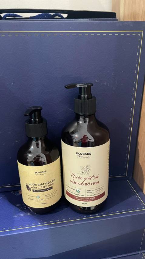 Nước giặt mùi hương rất dễ chịu giặt sạch hết vết bẩn shop giao hàng nhanh gói hàng rất cẩn thận cảm ơn shop rất nhiều tặng shop 5 sao