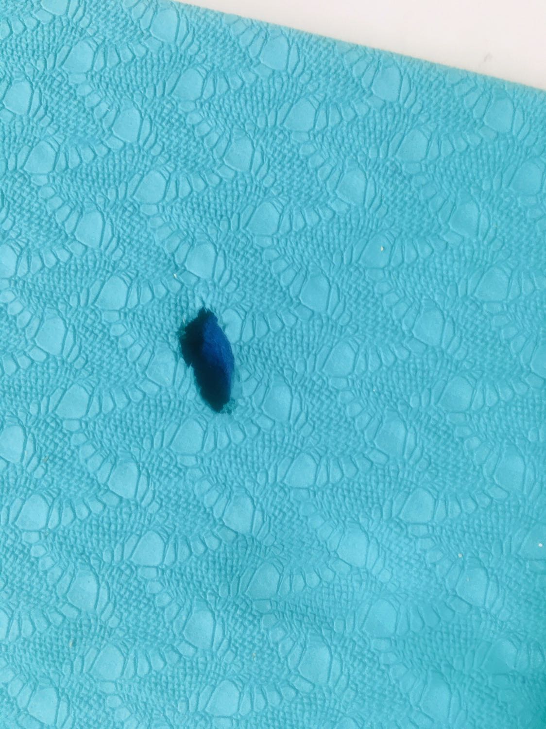 Thấy Tiki uy tín mua 1 lúc 2 tấm và kết quả thất vọng ê chề. Cả 2 tấm đều dơ, cũ và có lỗ bự chảng. Chẳng lẽ hàng sales Ko cần quan tâm chất lượng?