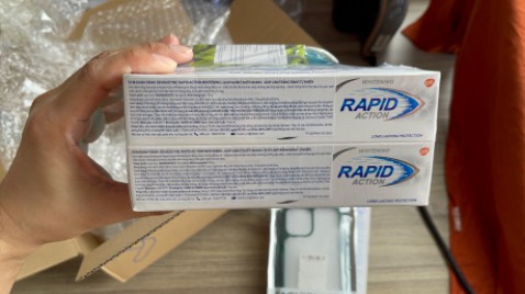 - Hàng đóng trong hộp giấy có bọc chống sốc cẩn thận, giao nhanh, đúng và đủ số lượng.
- Kem đánh răng có hạn sử dụng đến 29/07/2025 và sản xuất tại Thái Lan; 
- Giá mua 31/03/2024: 195/2 Hộp
- Nhân viên giao nhận tiki lịch sự.