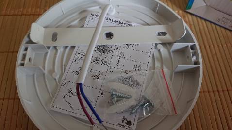 Đế lắp đèn không lắp được vào đèn, đề nghị Tiki đổi đế/đổi sản phẩm khác.