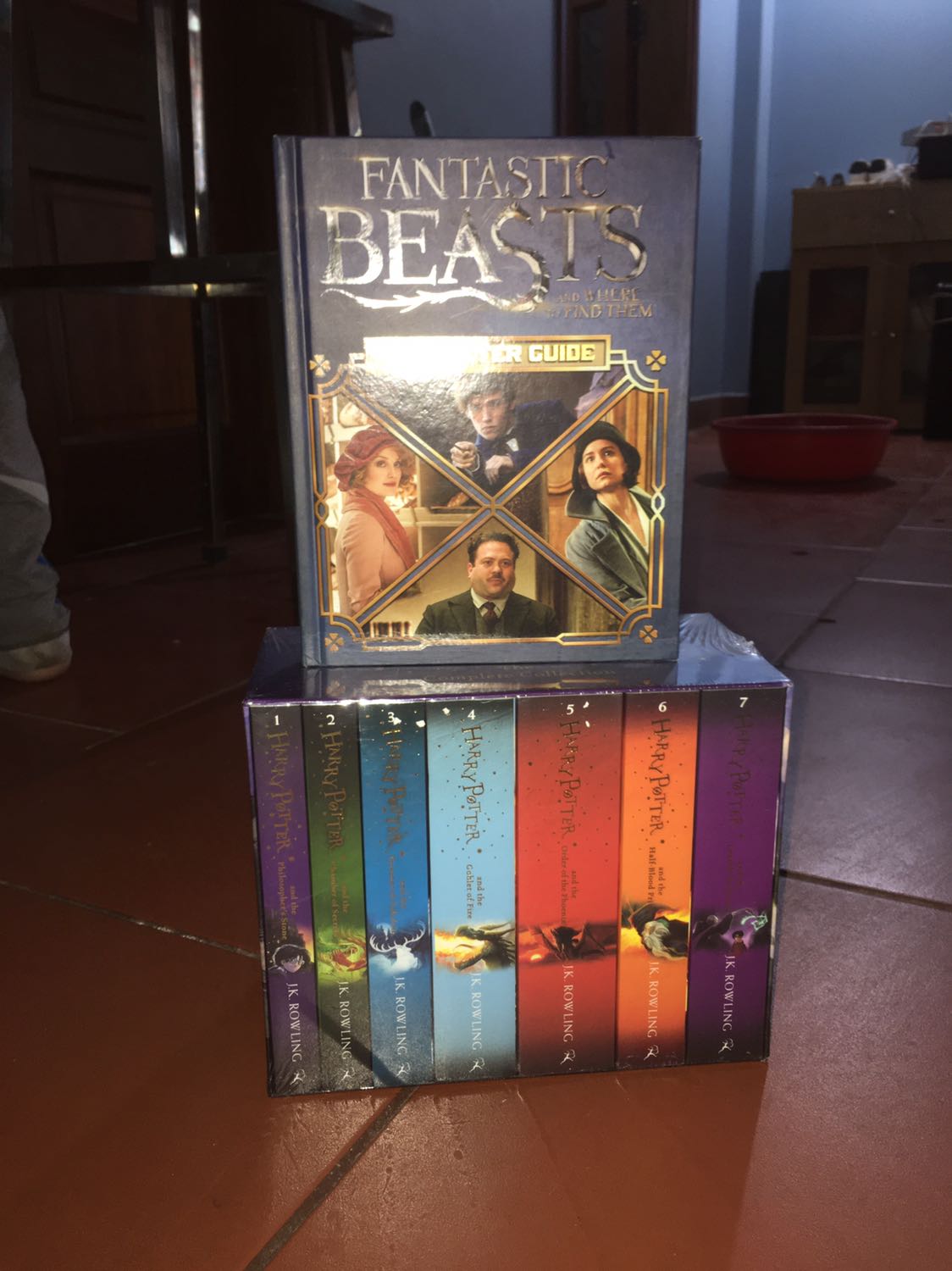 Nếu có thêm 5 sao nữa mk sẽ cho full luôn
+ Nhân viên ship hàng thì quá đáng yêu luôn, trời mưa tầm tã mà anh ấy vẫn vui vẻ giao hàng dù mk thì như con *** ngơ báo sai địa chỉ làm ảnh đi lòng vòng
+ Còn sách thì miễn chê đẹp ko kể xiết