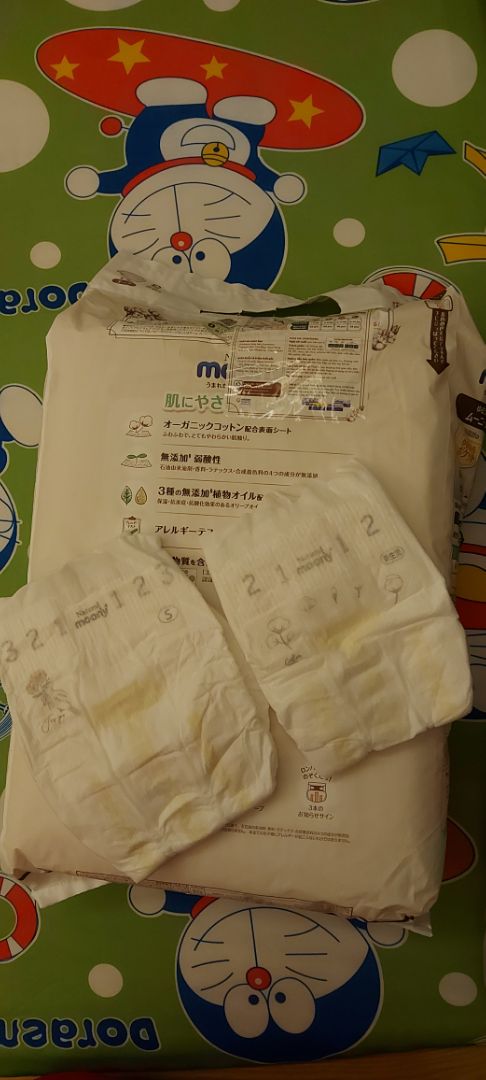 Tg giao hàng nhanh chống. Tã siêu mềm, nhưng nhà sx tã xem lại về kích thước sp, tã m mua NB ~ 5000g mà bé nhà m mới 4kg mặc đã bị chật k mặc đc sz NB nữa mua 2 bịch về ráng xài 1/2 bịch phải chuyển qua sz S. còn khâu đóng gói, mong tiki khắc phục vì đóng gói quá sơ xài dễ làm ảnh hưởng đến sp bên trong. Gặp khách khó tính họ sẽ k nhận hàng đâu.