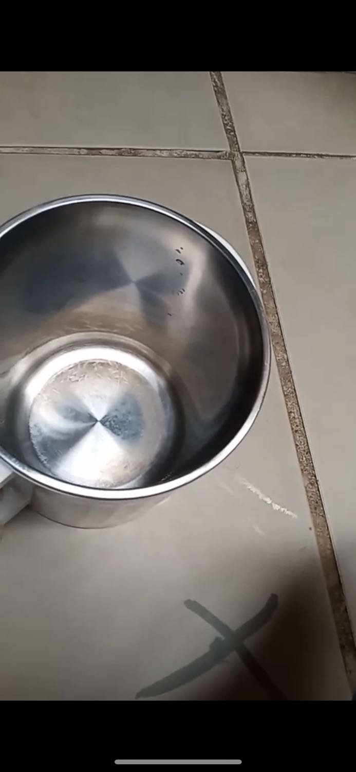 Đây là máy thứ 2 đặt hàng, lần này đặt cho người nhà mà chất lượng quá kém, nấu có 2 lần mà bị xỉn màu nồi như hàng cũ, yêu cầu tiki  đổi hàng hàng khác. Quá thất vọng với chất lượng như thế này.