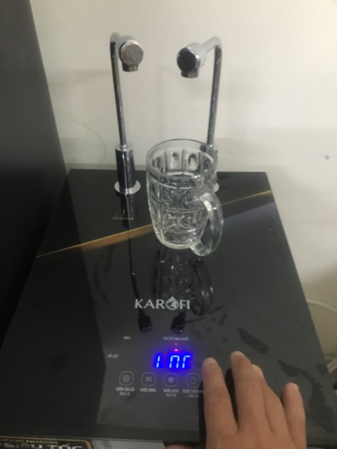 Mấy không lấy được nước, đề nghị trả hàng. Nhân viên kỹ thuật ko biết lắp đặt, tem trên lọc bịt rách.