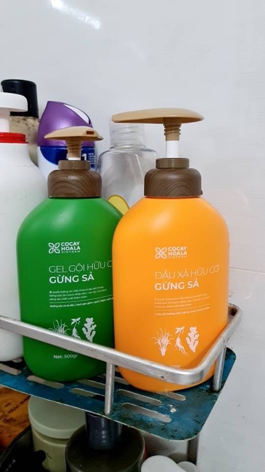 Mình là người rất thích đi gội đầu ở spa, nhưng từ khi mua em gội xả gừng sả này đỡ tốn bao nhiêu tiền đi spa, thành phần lại còn là hữu cơ nữa, nên rất yên tâm sử dụng.ủng hộ shop dài dài Mình là người rất thích đi gội đầu ở spa, nhưng từ khi mua em gội xả gừng sả này đỡ tốn bao nhiêu tiền đi spa, thành phần lại còn là hữu cơ nữa, nên rất yên tâm sử dụng.ủng hộ shop dài dài