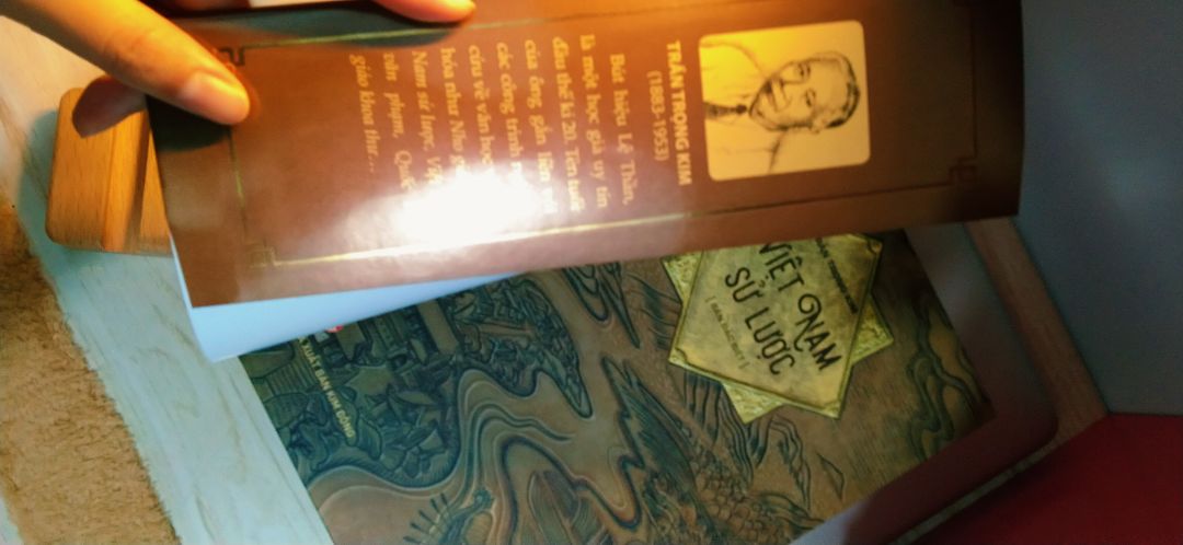 Sách dày dặn, in đẹp, hơi bẩn phần cạnh sách nhưng cũng không nghiêm trọng. Nội dung ngắn gọn, đầy đủ chú thích rõ ràng. Rất đáng mua