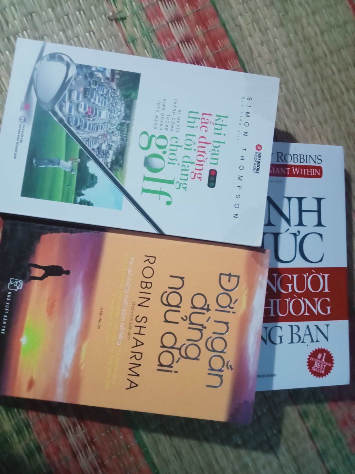 đã nhận được sách, shipper lại để ướt sách nên mình trừ bớt đi sao. mong lần sao nhận hàng k bị vậy nữa