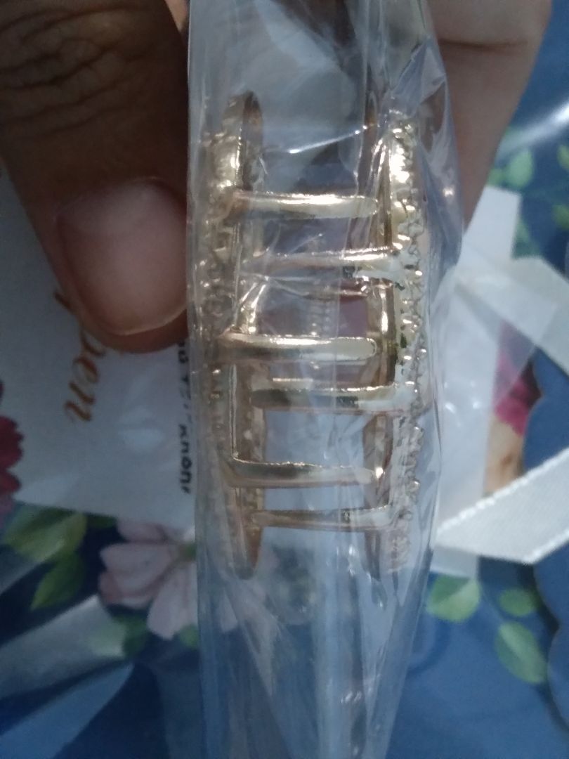 Kiểu dáng được, thiết kế gọn, phù hợp cho người tóc ít, có độ co giãn