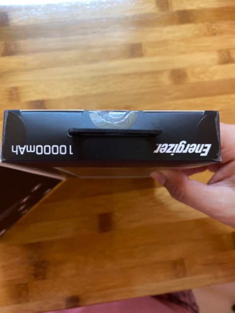 Giao hàng rất nhanh, đóng gói đẹp, nguyên tem mác. Pin sạc nặng, có vẻ chắc chắn, chưa dùng thử nên chưa biết chất lượng, khi nào dùng sẽ quay lại đánh giá thêm