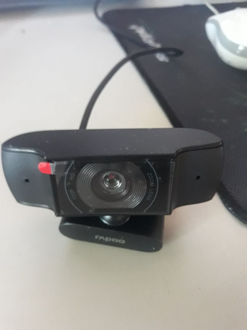 Dịch vụ quá tệ! Ship Sản phẩm lỗi!

Mô tả là có tích hợp mic nên mua vì mic mình bị hư. Đã liên hệ với tiki, mỗi phút mất 1000 đồng nhưng tiki toàn để cho nghe quảng cáo, nghe đã rồi tự ngắt liên lạc luôn. Hết tiền điện thoại thì chat với shop, shop quăng cho cái số bảo gọi cho kĩ thuật, mình bảo ko gọi đc nữa và gọi lại dùm thì  yêu cầu cung cấp mã đơn hàng, xong xuôi đến chiều lại nhắn lại câu bảo liên hệ kĩ thuật. Rồi thấy có người add *** thì mình chào hỏi, nhưng chỉ thấy xem ko trả lời. Chưa bao giờ mua hàng tiki mà gặp trải nghiệm tệ từ dịch vụ đến sản phẩm thế này. Tôi đang sử dụng gói tiki now được 4 năm, đang cân nhắc sẽ rời đi. Tôi muốn trả lại hàng và hoàn lại tiền của tôi.