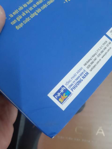 Sách bị nếp gấp ở bìa. Hơi xấu