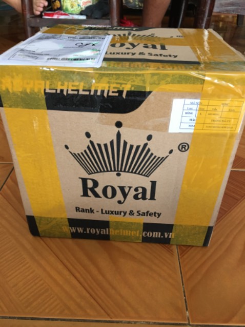 Mua cho con gái. Con khen đẹp vừa ôm đầu.