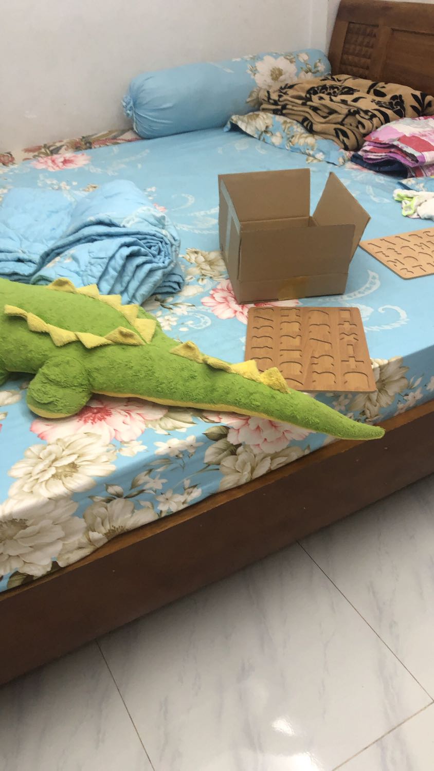 Giao hàng cực kỳ nhanh. Nệm rất ok. Mùi cao su rất nhẹ ko đáng kể. Nên mua nha.