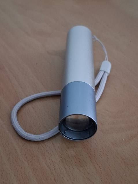 Đèn rất sáng.Thiết kế gọn,đẹp và rất tiện lợi.