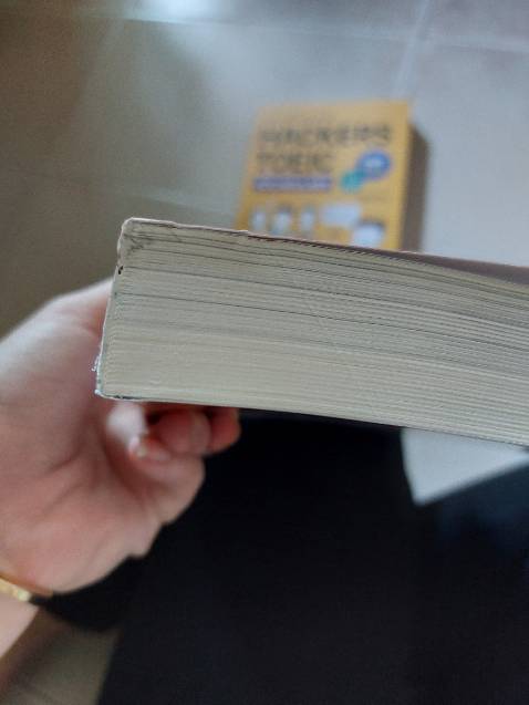 mình khá thất vọng về shop ạ😢 sách như đã rất cũ, mình thấy để có tặng quà mà lúc mình mở ra chỉ có 3 cuốn 😩 chỉ có vocabulary là có màu còn reading và listening như photo lại ạ 🥲 mong shop coi lại nhận xét và sự góp ý của mình vì sách đặt rất mắc chứ không rẻ. Đây là đơn mình đặt mà thất vọng tràn trề luon á 😓