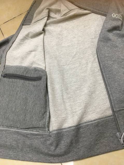 Áo có 6 túi như quảng cáo, bỏ được rất nhiều đồ. Mặc cũng rất mát và thoải mái, ko bị nóng bức, đúng chất 100% cotton.