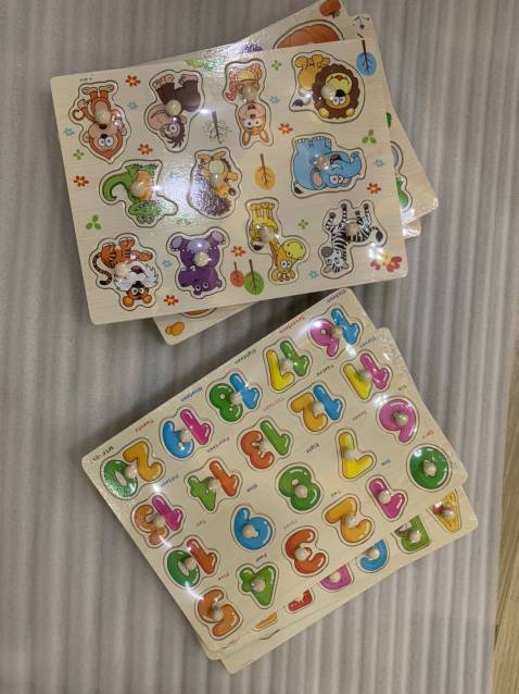 ✓ Bộ đồ chơi đẹp. Sản phẩm được làm từ gỗ chất lượng tốt.

✓ Màu sắc tươi sáng, các góc cạnh được mài nhẵn nên Bé chơi cực kỳ yên tâm.

✓ Miếng gỗ thuộc loại dày hơn rất nhiều so với những mẫu mình đã từng mua từ những shop khác.

✓ Thời gian giao hàng nhanh lắm. Mình đặt TIKI NOW nhận được hàng liền trong vòng chưa đến 2 giờ.

✓ Đóng gói cẩn thận, nhân viên giao hàng của TIKI rất nhiệt tình.

✓ Từ khi mua sản phẩm từ shop, Bé nhà mình rất thích chơi.

✓ Phong cách Chibi, gần gũi dễ thương. 

✓ Nói chung đây là mẫu đồ chơi có chất lượng tốt. Dày dặn. Màu sắc đẹp bắt mắt. Giúp bé phát triển tư duy cũng như kỹ năng.

✓ Giá thành qua tìm hiểu mình thấy RẤT hợp lý.

✓ Bộ đồ chơi này rất hữu ích cho Bé. Nên mua nhé các chị. !!!