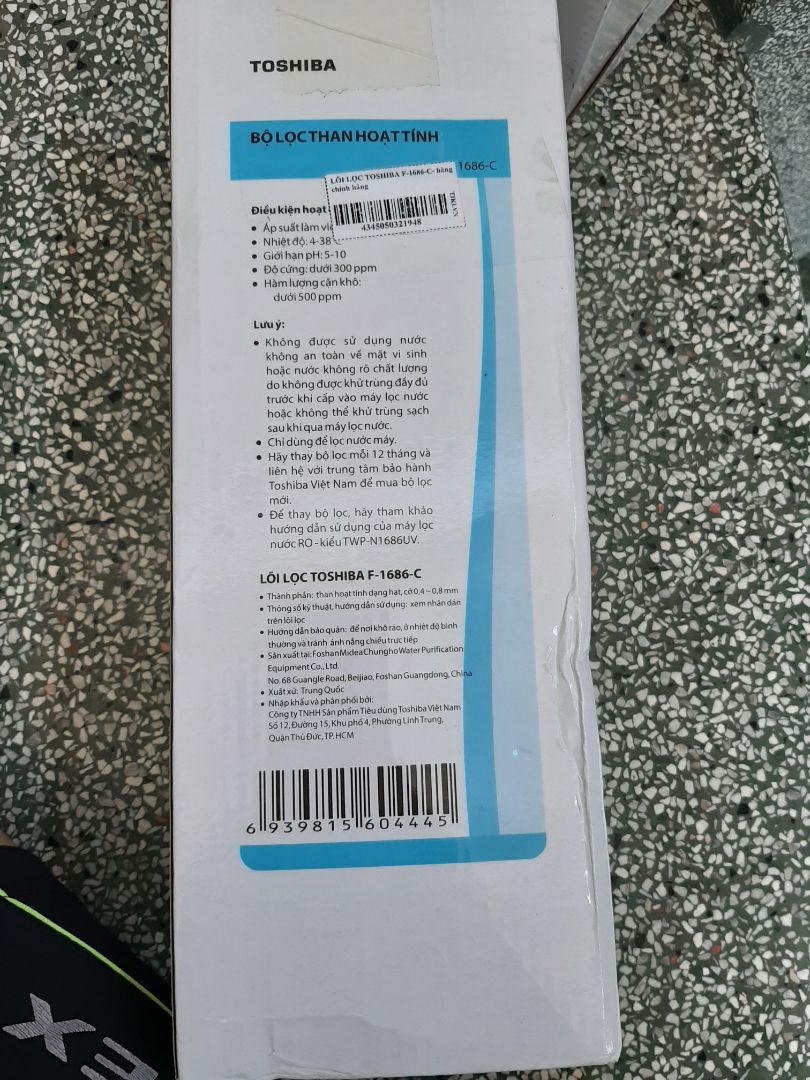 mua 2 cục(pac và C), tuy nhiên đóng gói đơn giản, chỉ bọc ny *** bên ngoài hộp của nhà sx, thay xong phải lọc bỏ tầm 10 lít nước mới dùng được vì có một số hạt lọc nhỏ kèm theo
