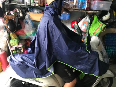 Áo mỏng và nhỏ xíu, trong hình thì to đùng. 2 người mặc khá là chật. Mọi người nên cân nhắc trc khi mua hàng.