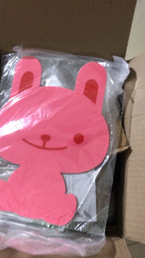 Giao hàng nhanh, cách tặng quà rất dễ thương, đóng gói rất kỹ,  thật sự tốt, mọi người nên dùng, sạch bong sáng bóng luôn