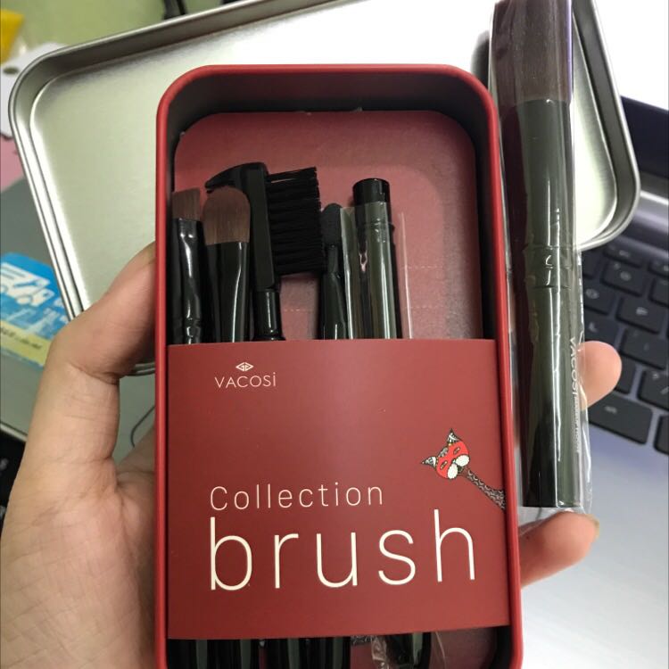 Tháo mấy miếng ni lông ra rồi nè, xinh đẹp xuất sắc, hộp quà và mẫu mã rất xinh, sẽ mua cho em gái nữa