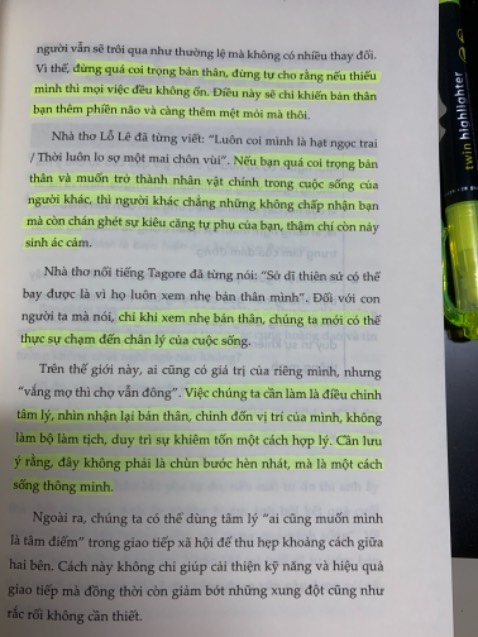 / Thật sự rất mong đợi cuốn sách này. Những cuốn sách về tâm lý học trc kia mình đọc cũng đề cập tới định luật Murphy nhưng chỉ thoáng qua. Hnay có dịp đọc và tìm hiểu kỹ mình cảm thấy rất hay. Những khái niệm trong sách đề cập đc giải thích rõ ràng và cho ví dụ cụ thể và dễ hiểu và sau khi kết thúc sẽ có phần tóm tắt.
Tiki giao hàng nhanh và sản phẩm mới. Mình rất hài lòng.