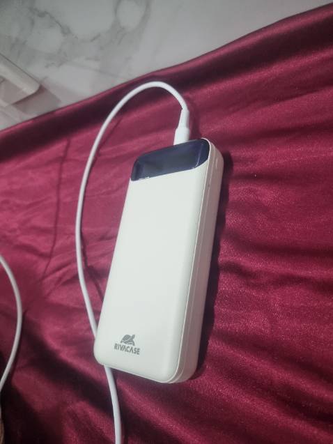 Sạc pin ko vào. Vừa mua đã hỏng. Gọi hỗ trợ thì bảo phải giữ nguyên hộp bao bì mới hỗ trợ. Khác gì đamaanh đố. Cạch mặt nhé