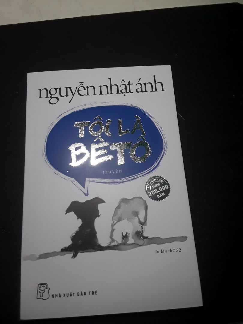 Sách được đóng gói kỹ càng, đây là lần thứ 2 mình mua sách trên tiki, trải nghiệm mua đều rất ưng ý, sách được giao rất nhanh tầm 2-3 ngày, ngoại trừ việc đặt hàng trên app đôi lúc có trục trặc. Tôi là bêtô của bác Ánh là một cuốn sách khá mỏng, tầm 230 trang thôi. Mình rất hào hứng để đọc thử, mọi người đều khen nó rất hay, dễ thương, và ý nghĩa nữa. Sách của bác Ánh viết về động vật, đây là cuốn thứ hai mình đọc, cuốn đầu tiên là chú *** nhỏ nang giỏ hoa hồng, và mình rất thích nên cũng đặt kỳ vọng vào quyển thứ 2 này.