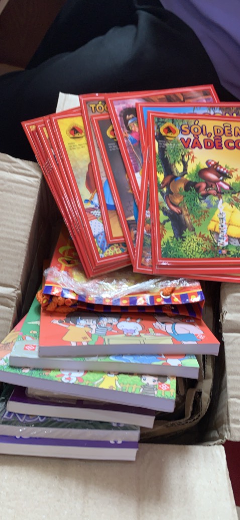 Đa dạng kiến thức, bổ sung thêm cho trẻ em những lý thú cuộc sống, câu hỏi và trả lời thú vị, đáng khen. Nên mua