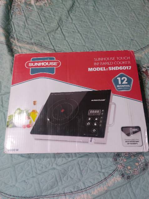 Giao hàng nhanh. Đóng gói cẩn thận 2,3 lớp luôn. Hàng đẹp như hình. Có kèm quà tặng vỉ nướng quá đẹp. Đã chạy thử rất ok. Thắc mắc 1 số giấy tờ liên quan đến bảo hành, shop cũng Rep nhanh, lẹ. Giấy bảo hành kèm theo shop ghi rõ ràng thông tin sản phẩm ,tên tuổi,địa chỉ khách luôn. Quá bài bản. Tư vấn tận tình. Rất thiện cảm với shop này. Sẽ tt ủng hộ.