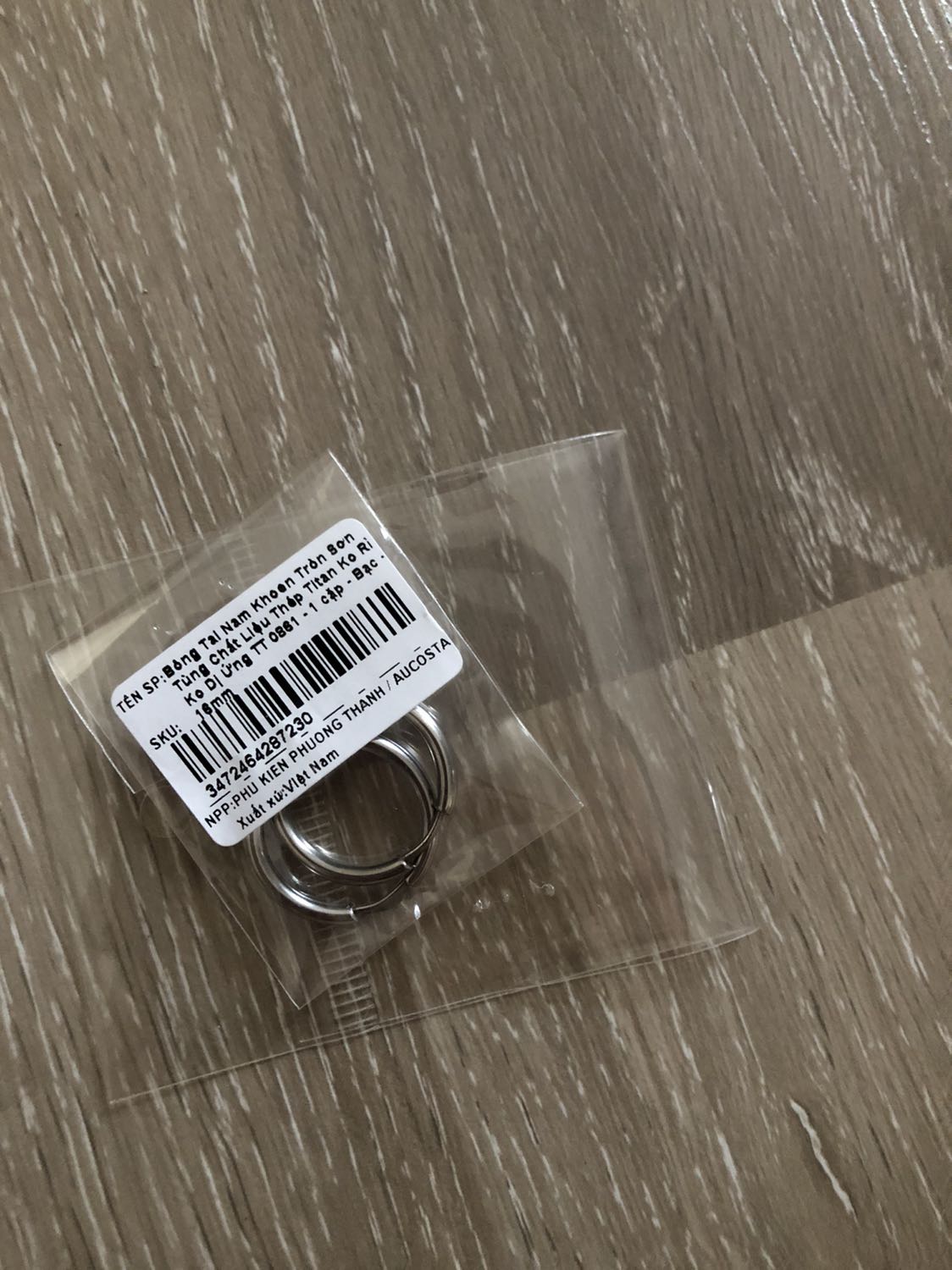 Giao nhanh 2h. 
Đóng gói bọc bao kĩ, mẫu đẹp, giao đúng. Nhưng 16mm hơi vẻ to hơn mình nghĩ nhưng không sao. Có thể do chưa quen đeo cỡ này. Nói chung ok. Giao nhanh 2h. 
Đóng gói bọc bao kĩ, mẫu đẹp, giao đúng. Nhưng 16mm hơi vẻ to hơn mình nghĩ nhưng không sao. Có thể do chưa quen đeo cỡ này. Nói chung ok.