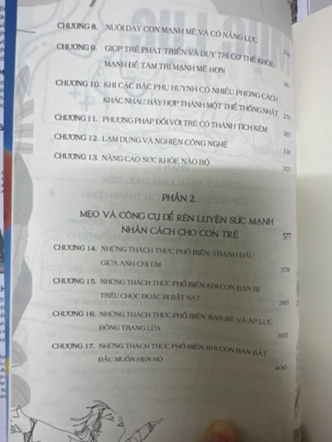 Cuốn sách chủ yếu để hướng dẫn cha mẹ nuôi dạy con cái hơn là viết về thế hệ alpha và những vấn đề chúng phải đối mặt.