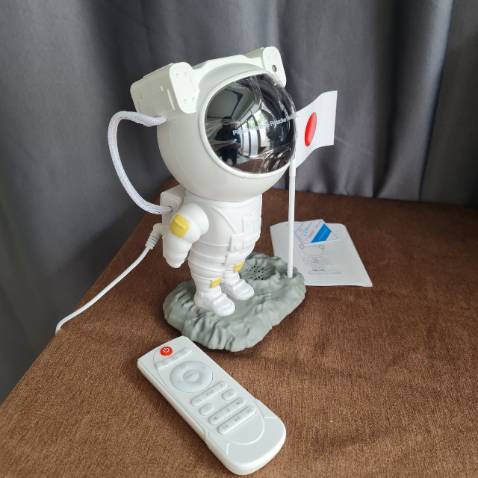 Đẹp suất xắc, có cả điều khiển từ xa sài rất tiện, để đầu bàn trang trí, lâu lâu bật nhạc kết nối với loa nghe cũng rất ok. Nói chung là đáng tiền okla