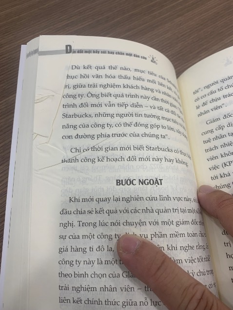 Sách bị quăn góc nhiều trang,